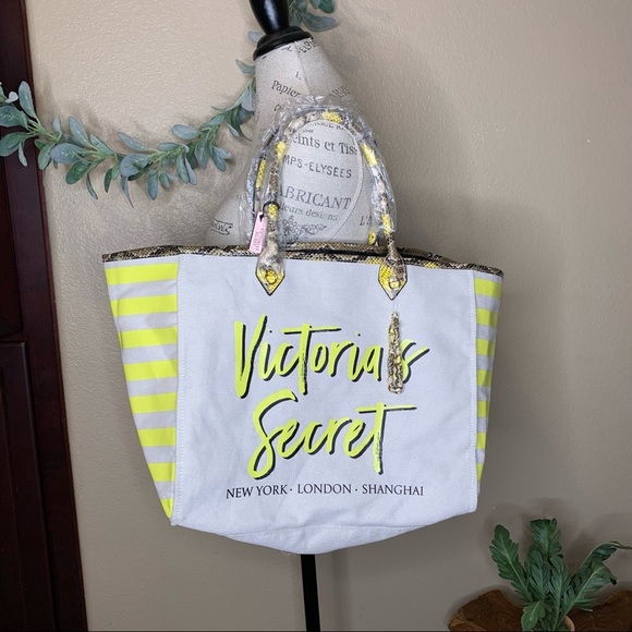 Victoria Secrets Tote Weekender Bag - Picture 8 of 9